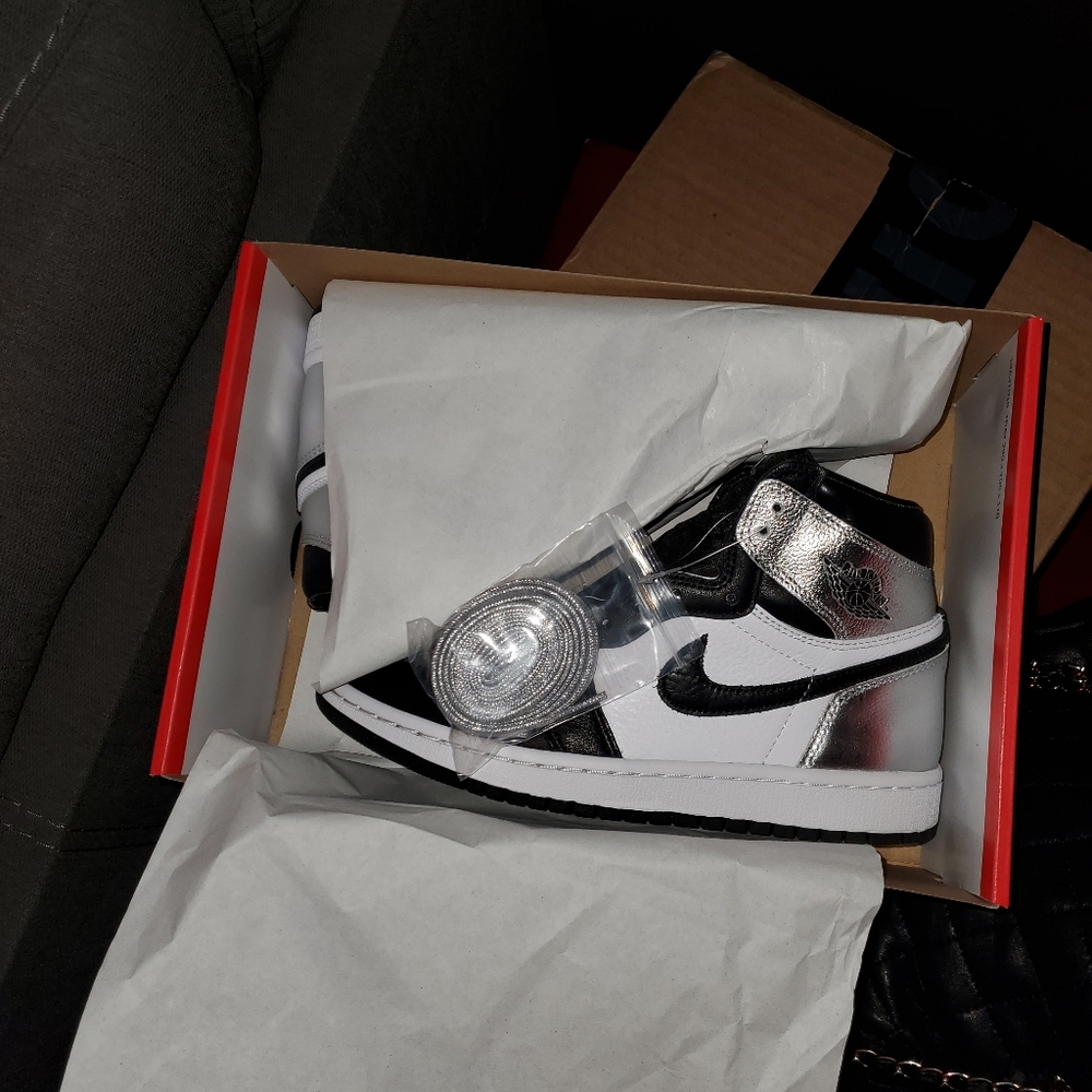 Jordan 1 High OG "Black/Metallic Silver" Women's S